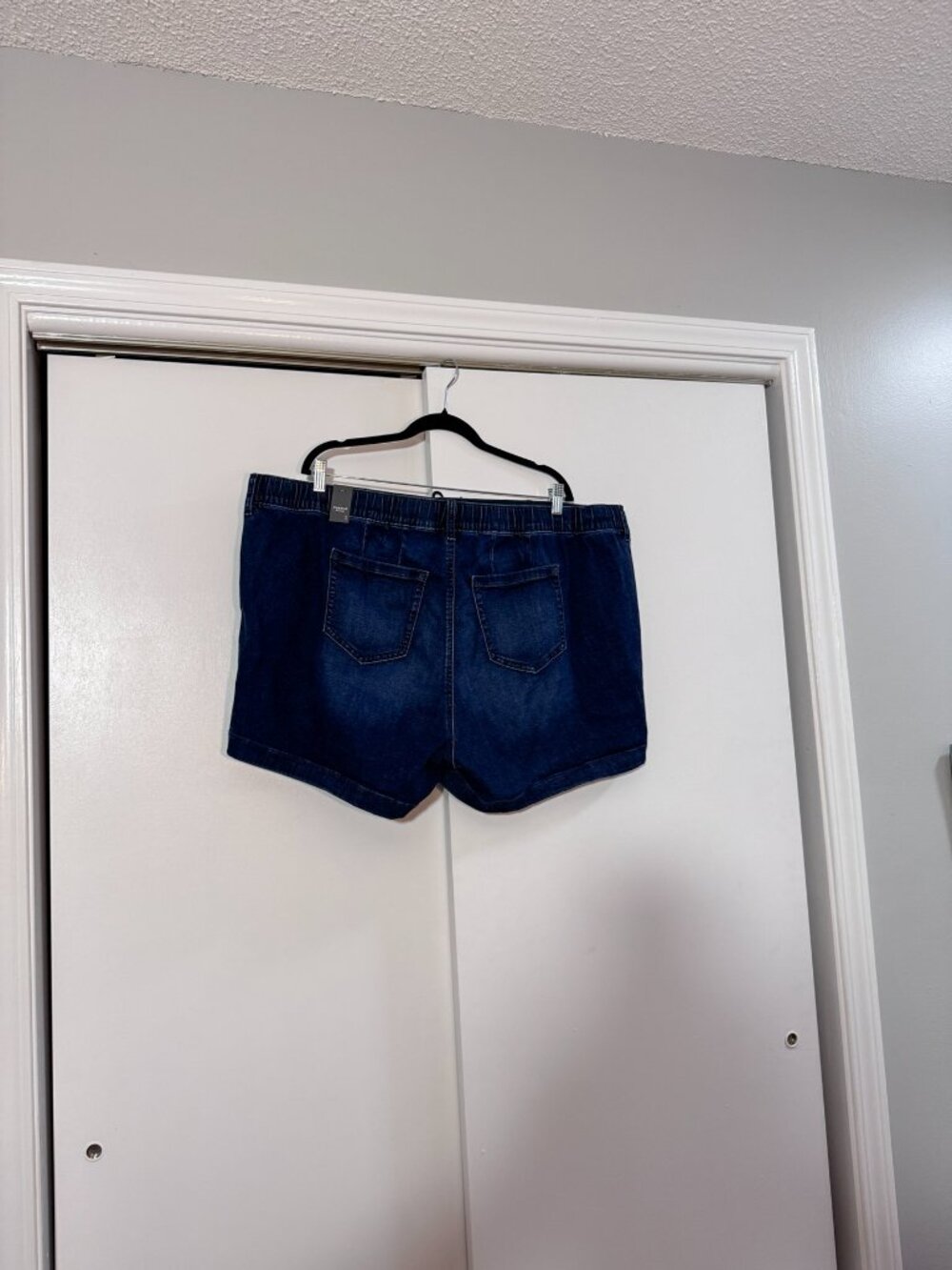 Torrid 3.5" Weekend Mid-rise short size 3 - Picture 4 of 6